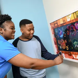 AdventHealth for Children employee showing a patient how to use Magic Art