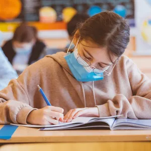 Children wearing masks in the classroom.