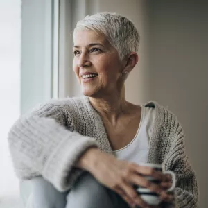 lp-circle-insert-large-digestive-gallbladder-west-woman-smiling-seating-by-a-window