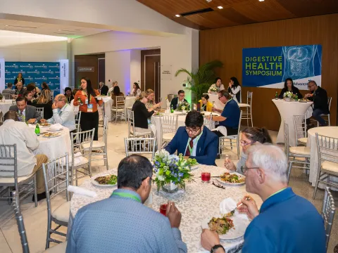 Attendees eating lunch at the 2023 Digestive Health Symposium.