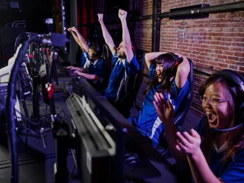 esports players celebrating