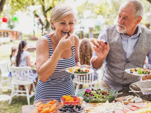 A couple enjoys a heart healthy lunch together.