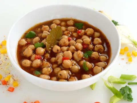 Dish of a spiced garbanzo stew