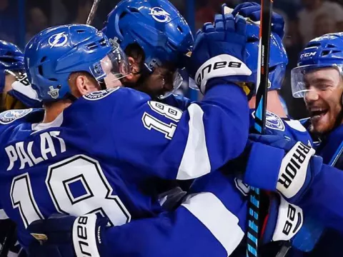 Tampa Bay Lightning players celebrating.