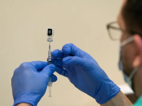 AdventHealth employee prepares vaccine.