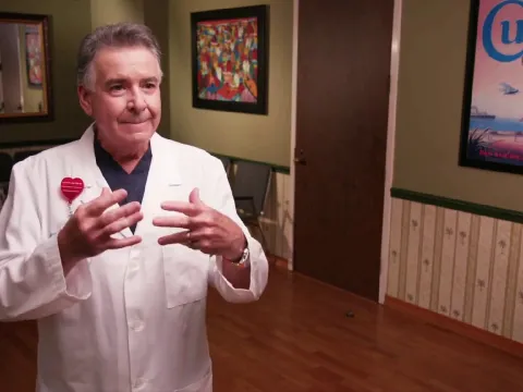 Meet Dr. Alfredo Fernandez, Bariatric Surgeon at AdventHealth Carrollwood Spanish