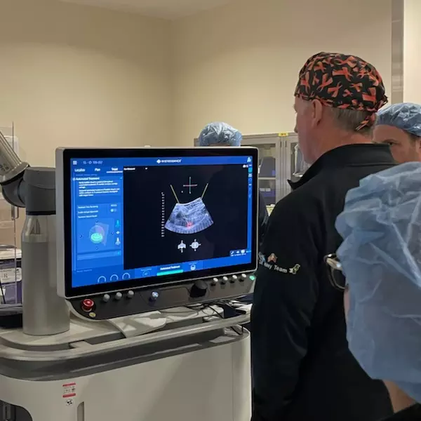 AdventHealth Celebration team performs first-in-world procedure targeting kidney tumor with sound beams  