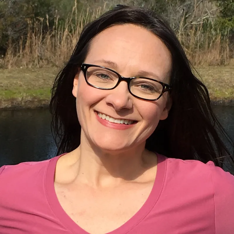 Jaclyn Lewis Headshot