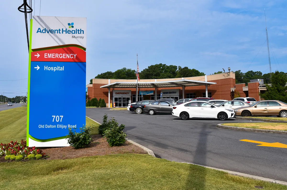 emergency sign in front of AdventHealth Murray hospital