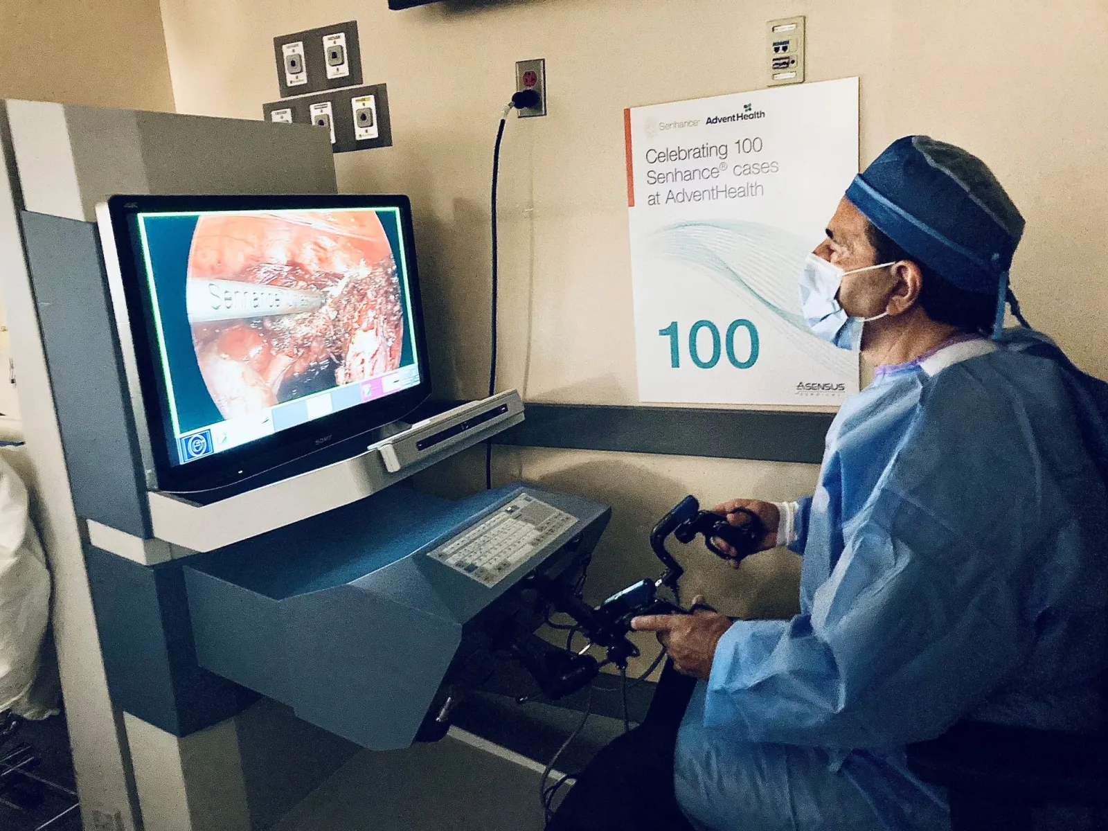 Dr. Steven McCarus performs a hysterectomy using the Senhance Surgical System at AdventHealth.