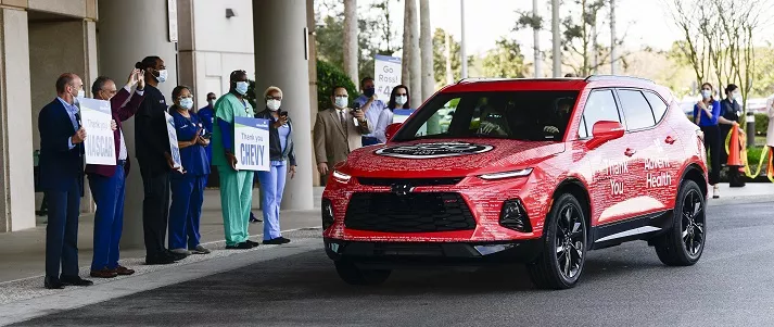 NASCAR driver Jamie McMurray unveils SUV with signatures of 3,000 AdventHealth team members.