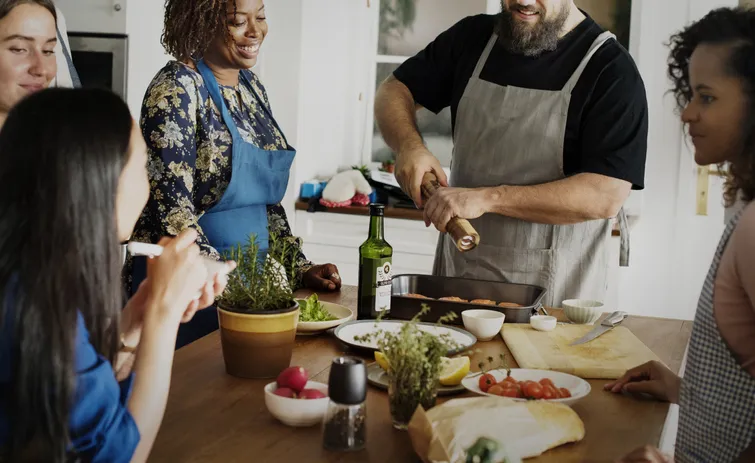 Family makes healthy food for the holidays