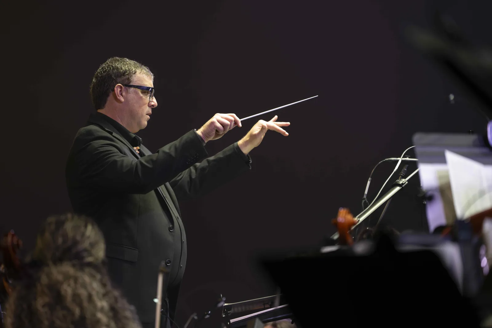 Richard Hickam conducts AdventHealth Orchestra