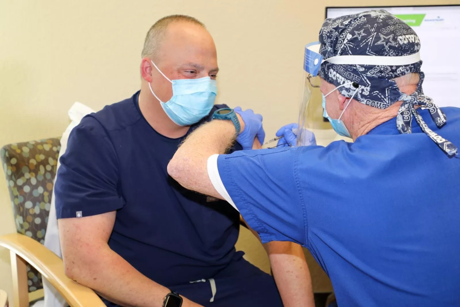 Washburn administered the first COVID-19 vaccine at Texas Health Huguley Hospital Fort Worth to pulmonologist Jason Seiden, MD.